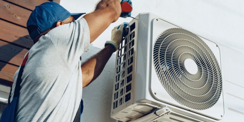 Comment installer soi-même sa climatisation réversible ?